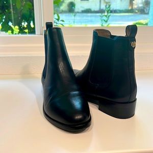 Vince Camuto Signature Mabry Chelsea boot